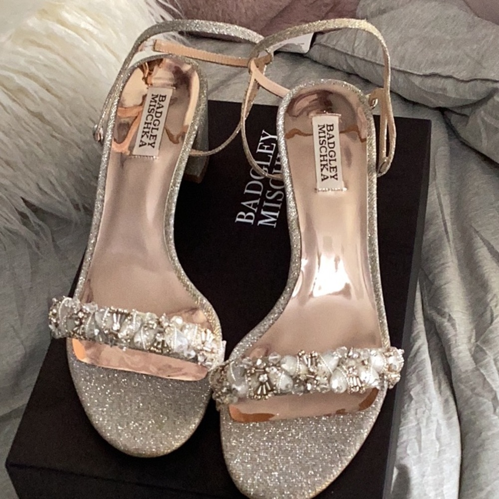 Badgley Mischka  Soft Gold Tanessa Block Low Heel Sandal Size 9.5